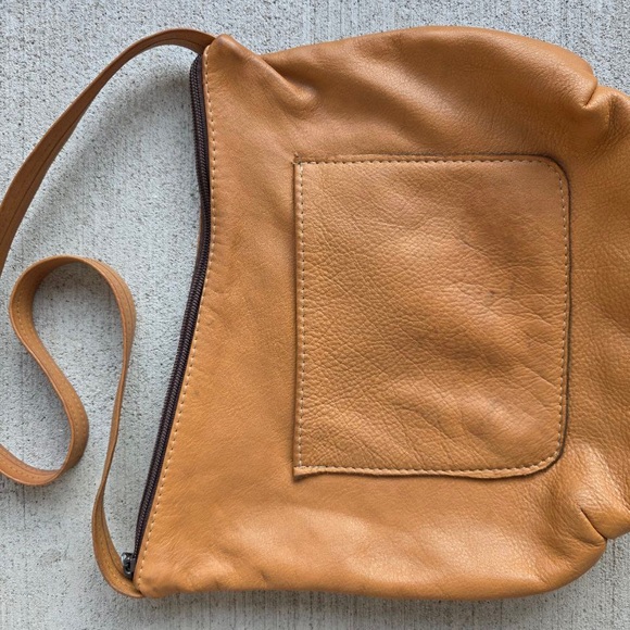 Beautiful handmade Breezy Mountain Leather crossbody bag, crafted in ColoradoUSA - Picture 3 of 7